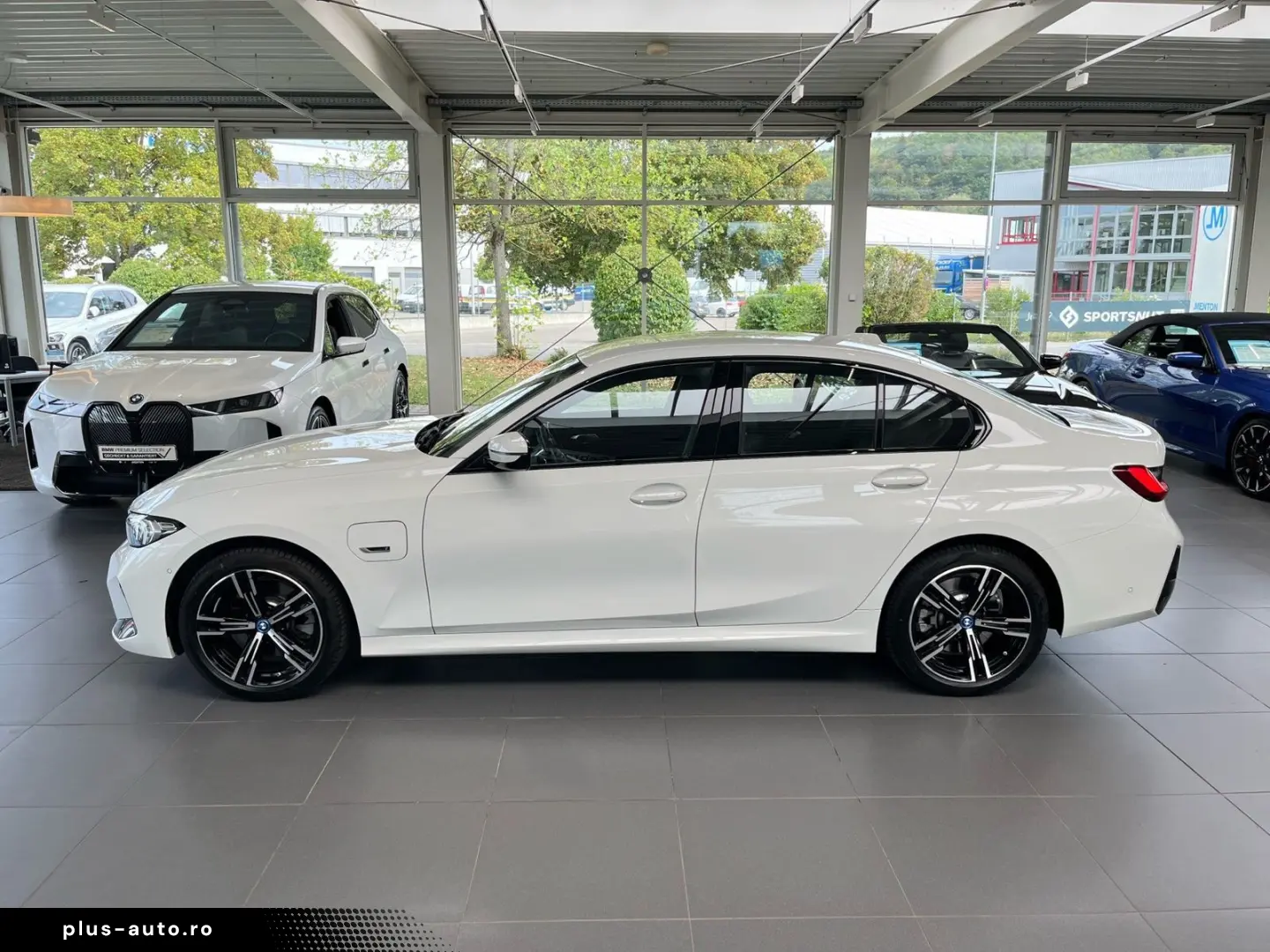 BMW 330e xDrive Limousine M Sportpaket 18  ParkingAs