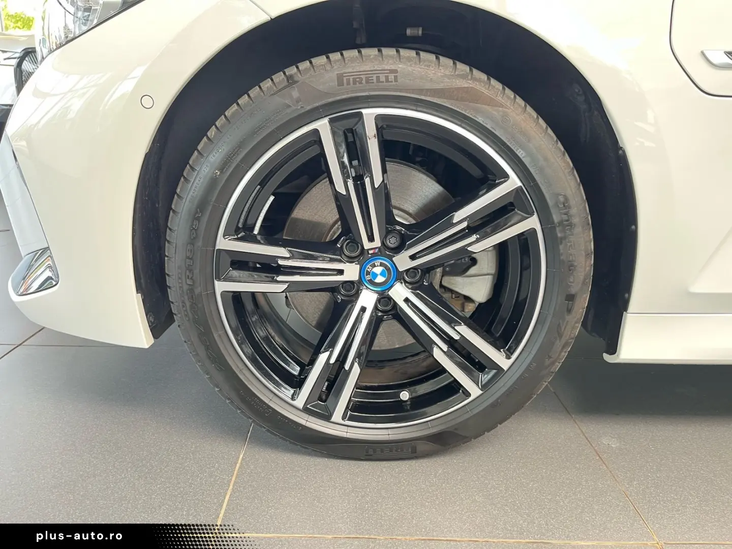 BMW 330e xDrive Limousine M Sportpaket 18  ParkingAs