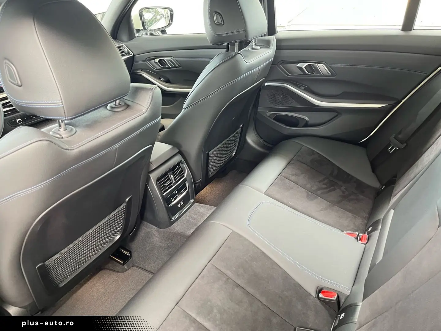 BMW 330e xDrive Limousine M Sportpaket 18  ParkingAs
