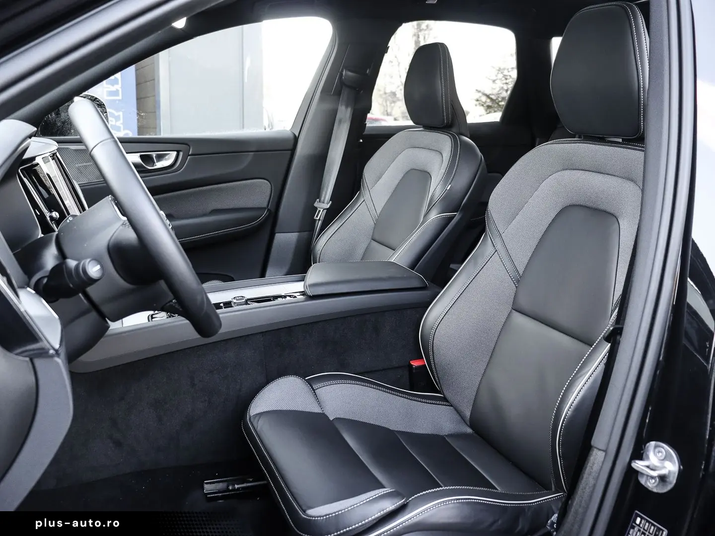 VOLVO XC60 Plus Dark Recharge Plug-In Hybrid AWD T8 Tw