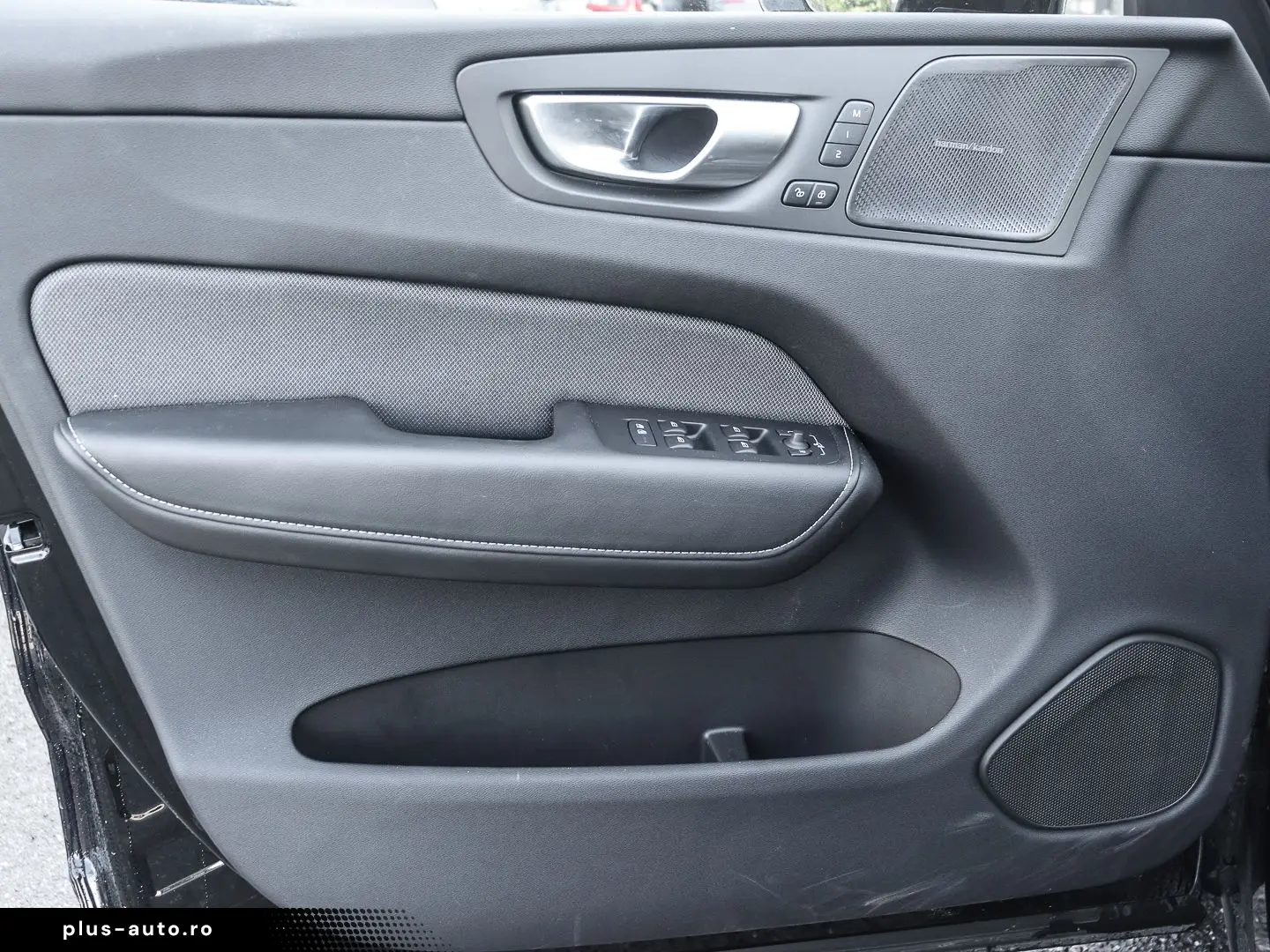 VOLVO XC60 Plus Dark Recharge Plug-In Hybrid AWD T8 Tw