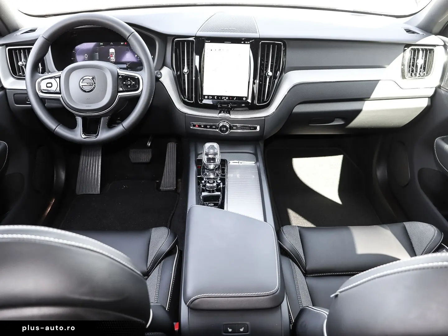 VOLVO XC60 Plus Dark Recharge Plug-In Hybrid AWD T8 Tw