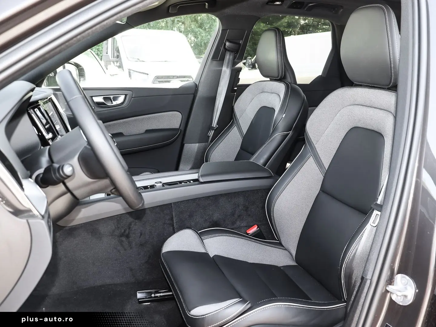 VOLVO XC60 Plus Dark Recharge Plug-In Hybrid AWD T8 Tw