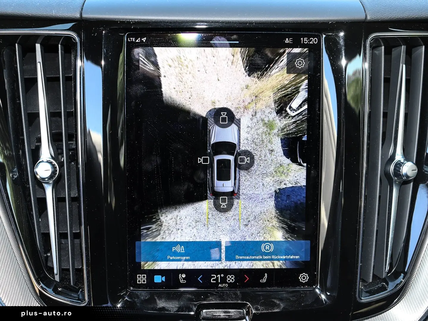 VOLVO XC60 Plus Dark Recharge Plug-In Hybrid AWD T8 Tw