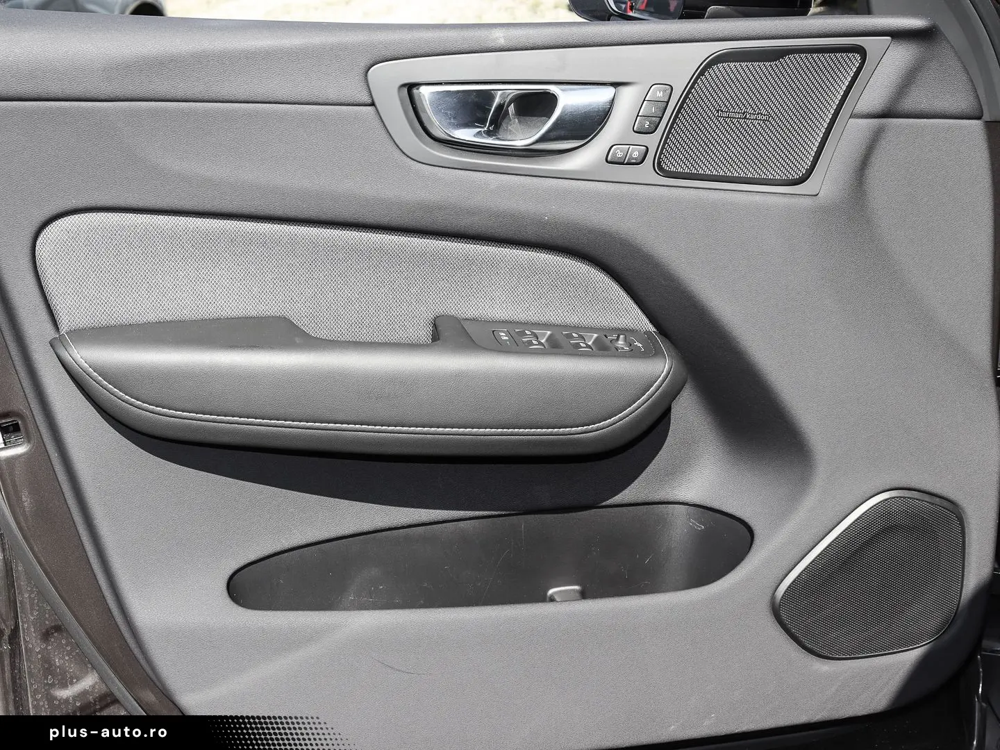 VOLVO XC60 Plus Dark Recharge Plug-In Hybrid AWD T8 Tw
