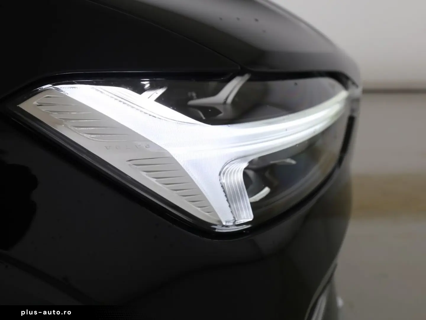 VOLVO XC60 Plus Bright Recharge Plug-In Hybrid AWD T8