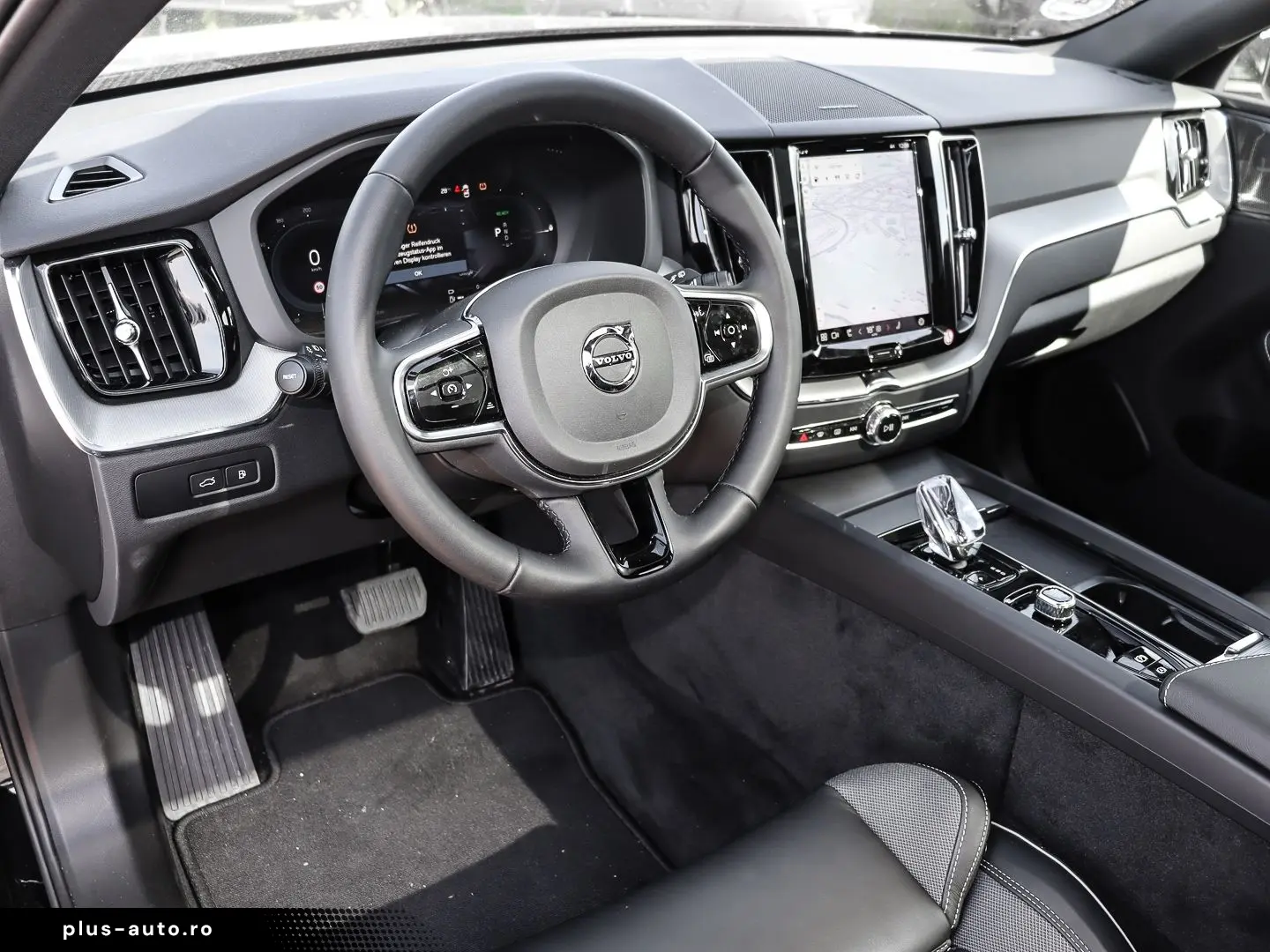 VOLVO XC60 Plus Dark Recharge Plug-In Hybrid AWD T8 Tw