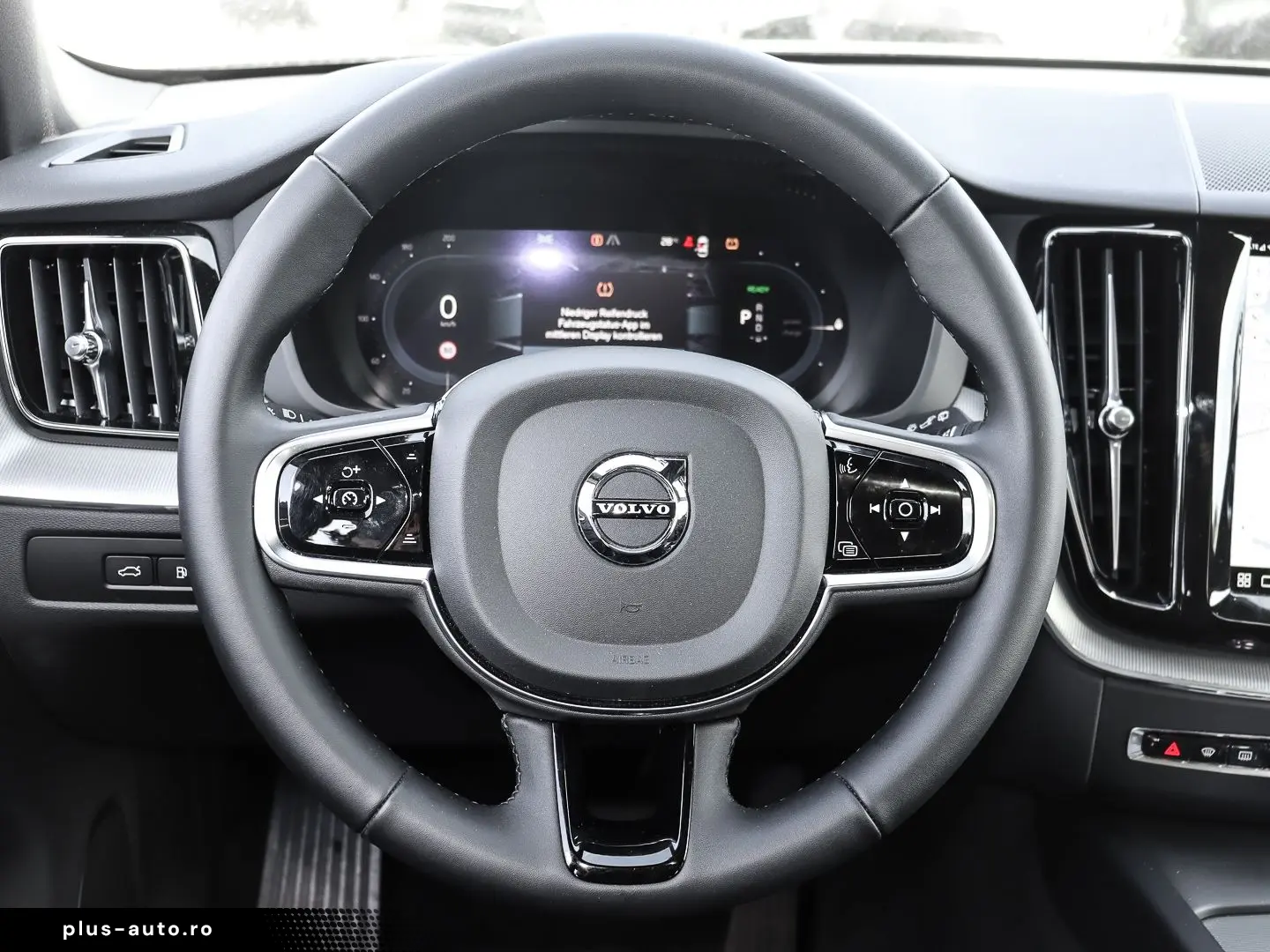 VOLVO XC60 Plus Dark Recharge Plug-In Hybrid AWD T8 Tw