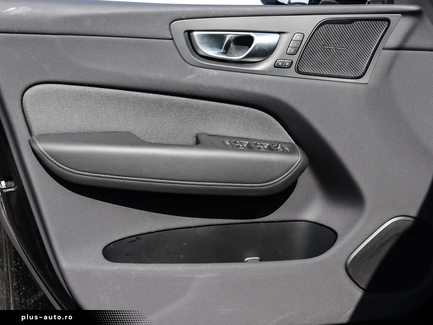 VOLVO XC60 Plus Dark Recharge Plug-In Hybrid AWD T8 Tw