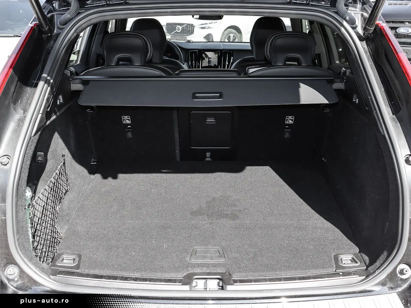 VOLVO XC60 Plus Dark Recharge Plug-In Hybrid AWD T8 Tw