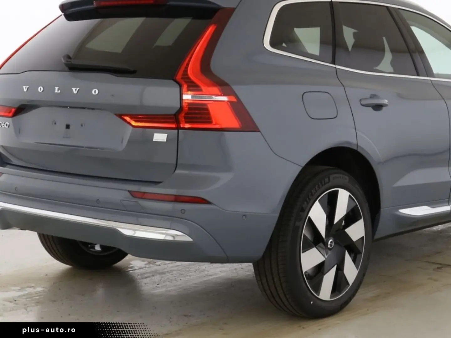 VOLVO XC60 Plus Bright Recharge Plug-In Hybrid AWD T8