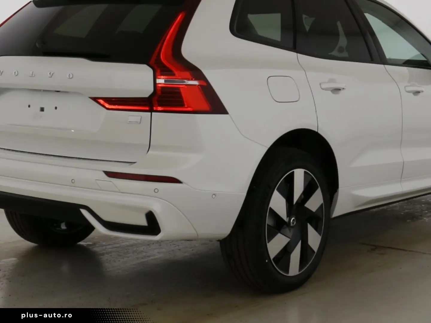 VOLVO XC60 Plus Dark Recharge Plug-In Hybrid AWD T8 Tw