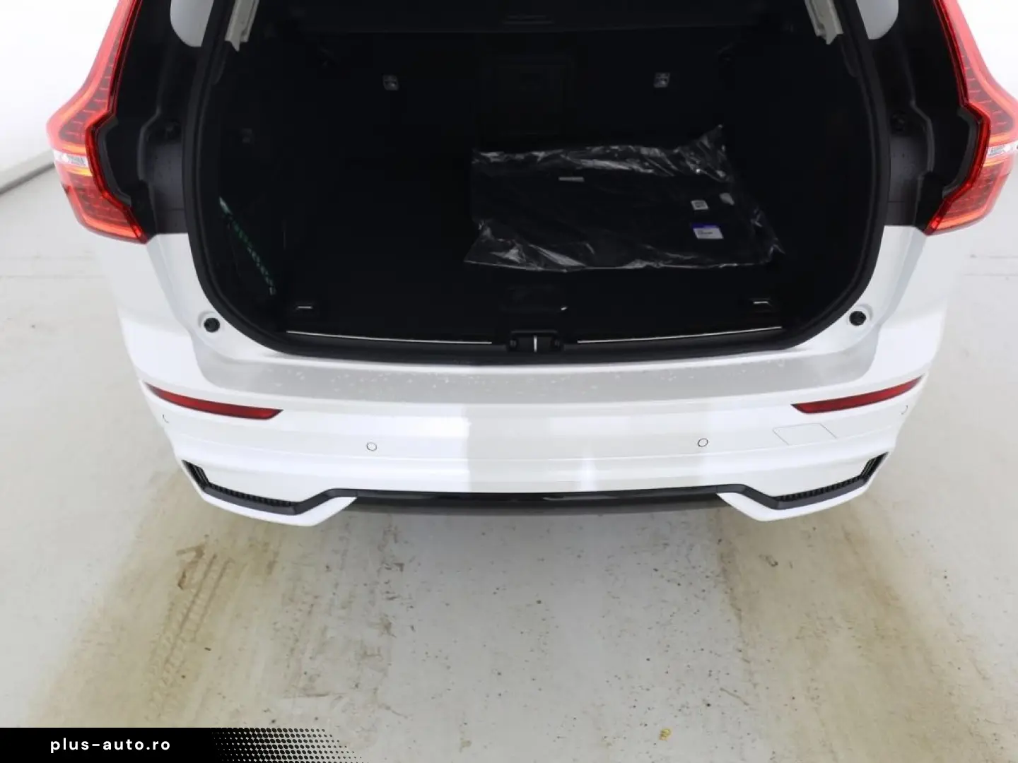 VOLVO XC60 Plus Dark Recharge Plug-In Hybrid AWD T8 Tw