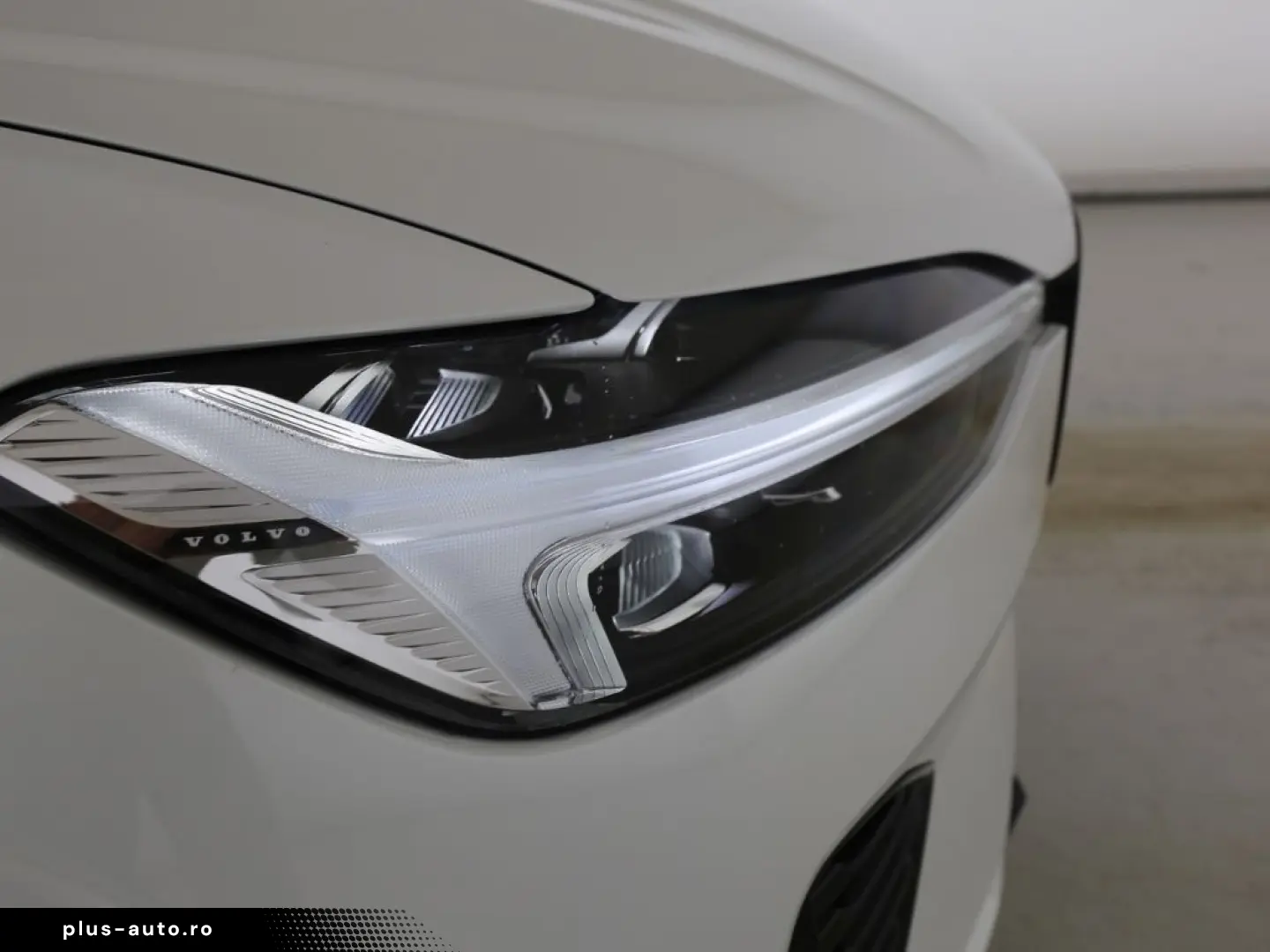 VOLVO XC60 Plus Dark Recharge Plug-In Hybrid AWD T8 Tw