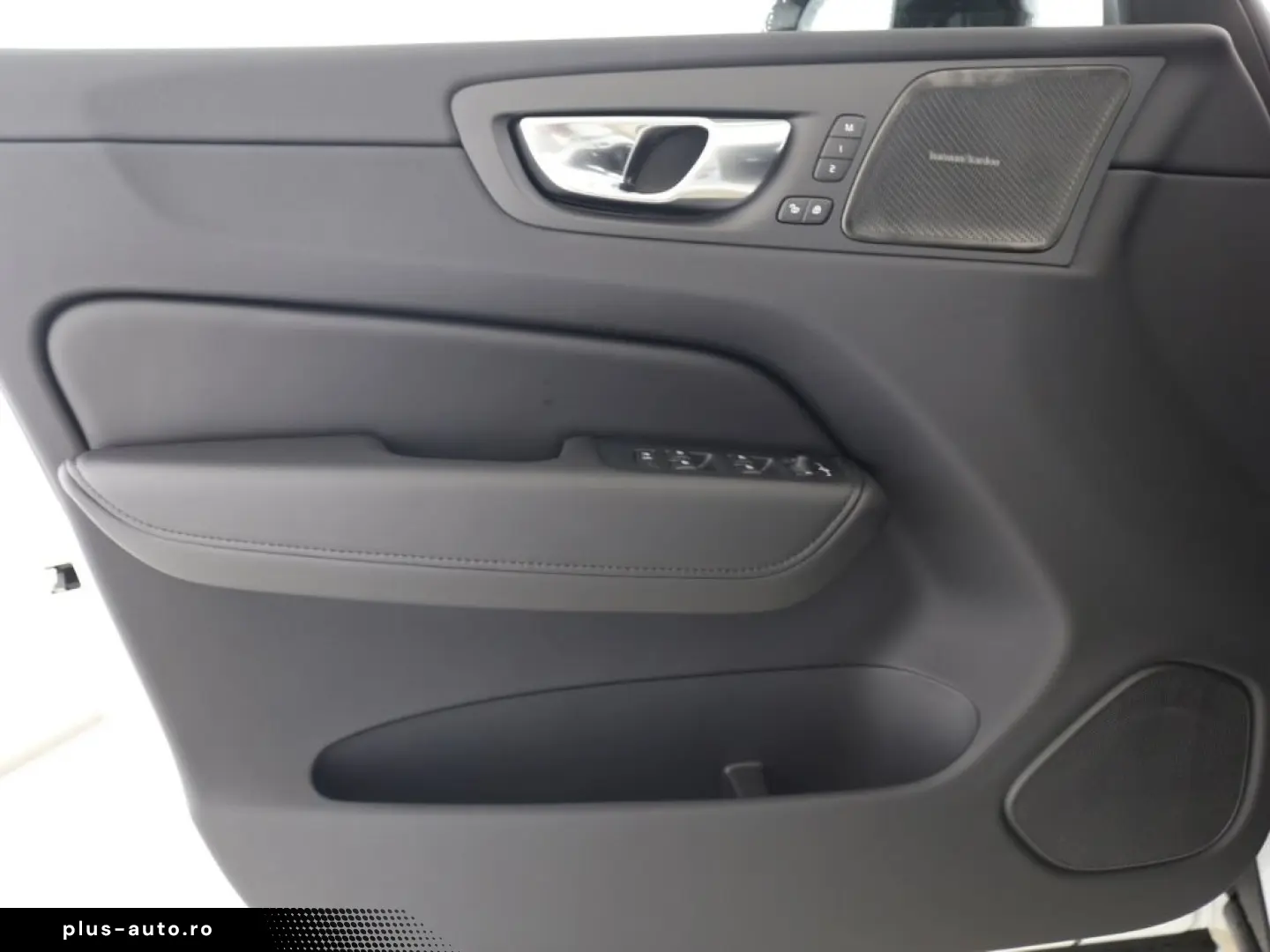 VOLVO XC60 Plus Dark Recharge Plug-In Hybrid AWD T8 Tw