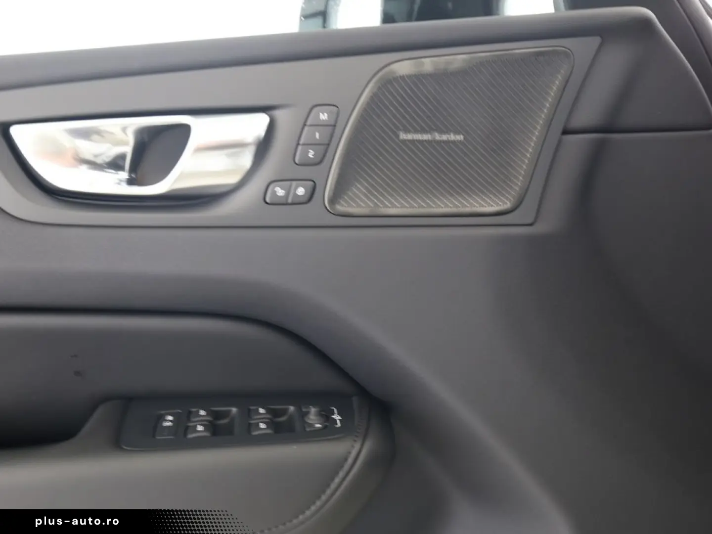 VOLVO XC60 Plus Dark Recharge Plug-In Hybrid AWD T8 Tw