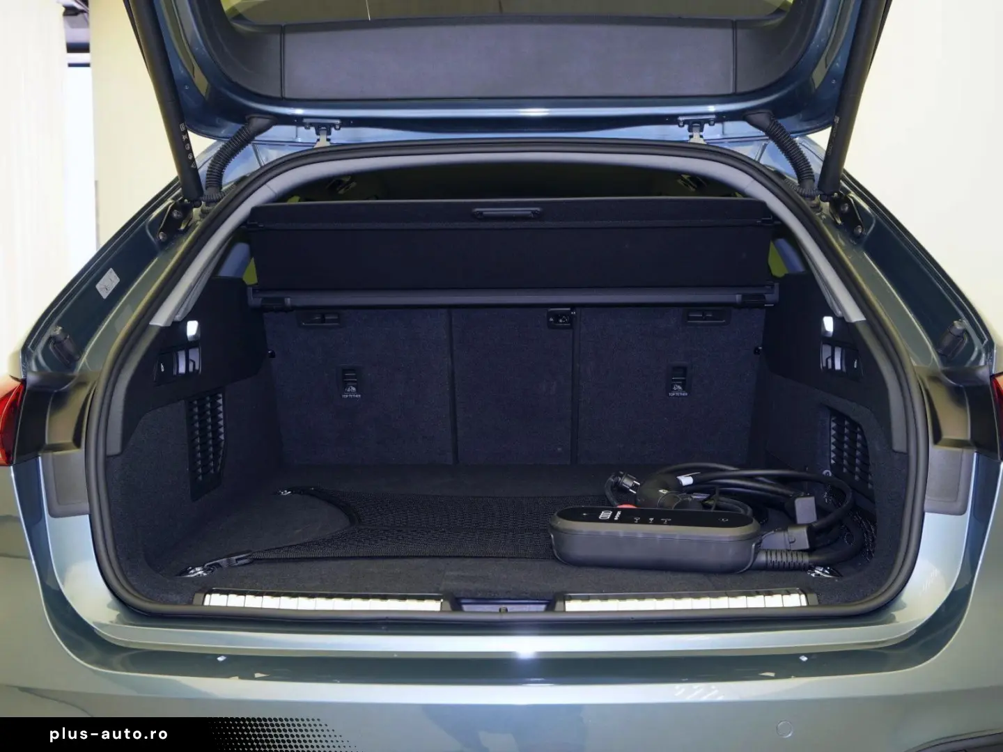 AUDI A5 Avant e-hybrid 220 kW S-TRO LED RFK NAVI ACC