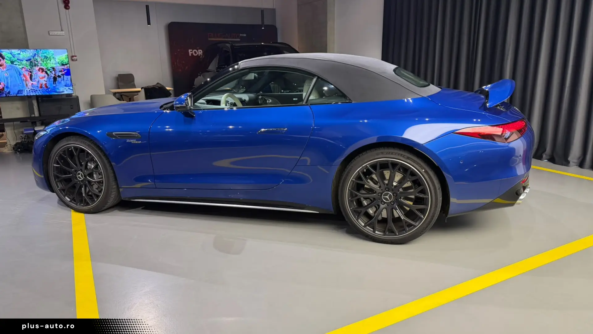 Mercedes-Benz SL43 AMG - Spectral Blue   Manufaktur