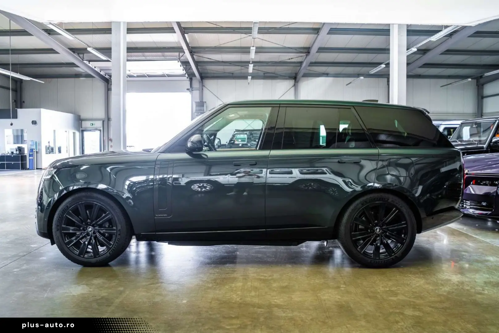 Land Rover Range Rover 2025 hibrid, 159.257 € — imagine 3