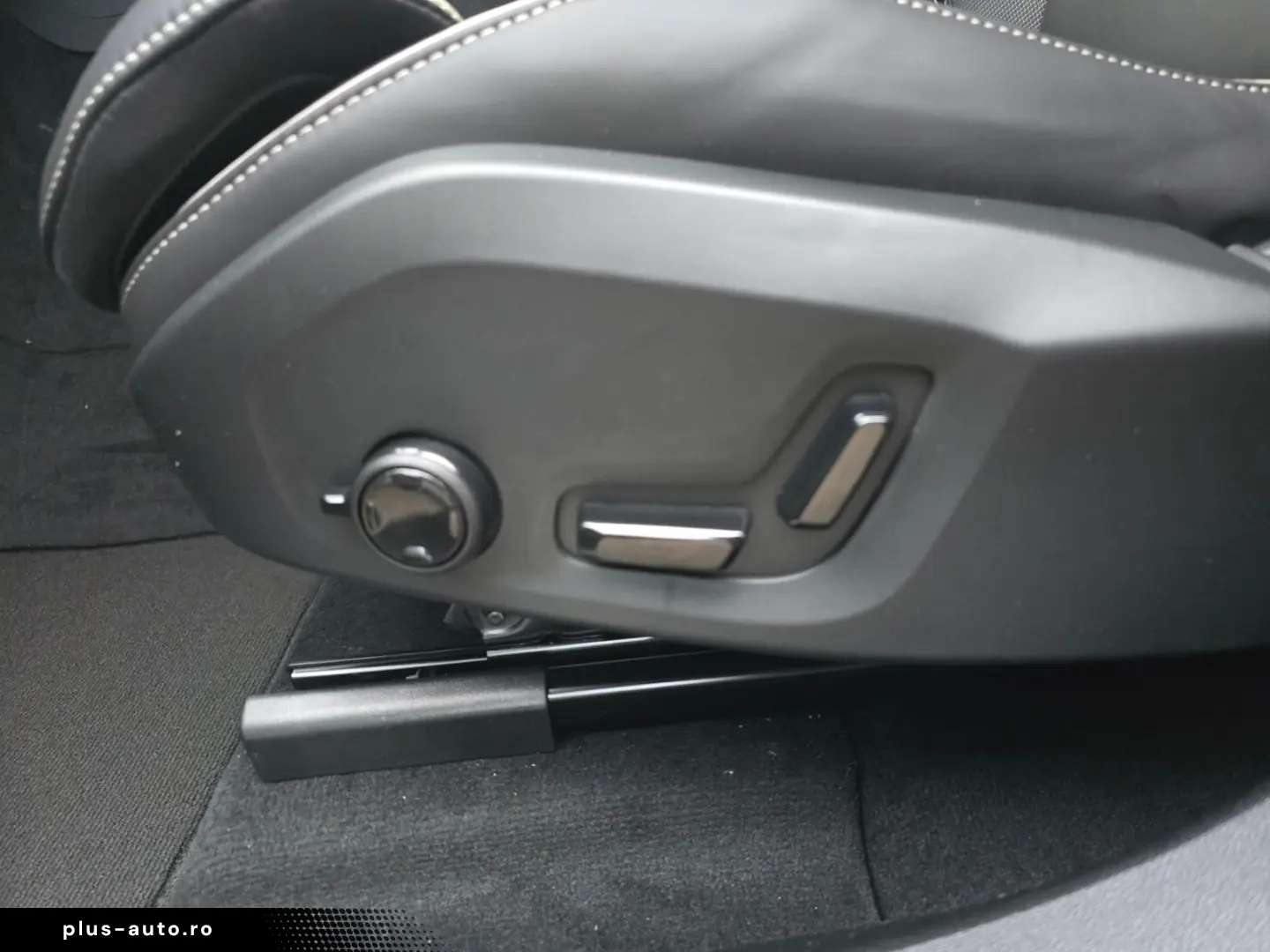 VOLVO XC60 B5 AWD Plus Black Edition 21  ACC
