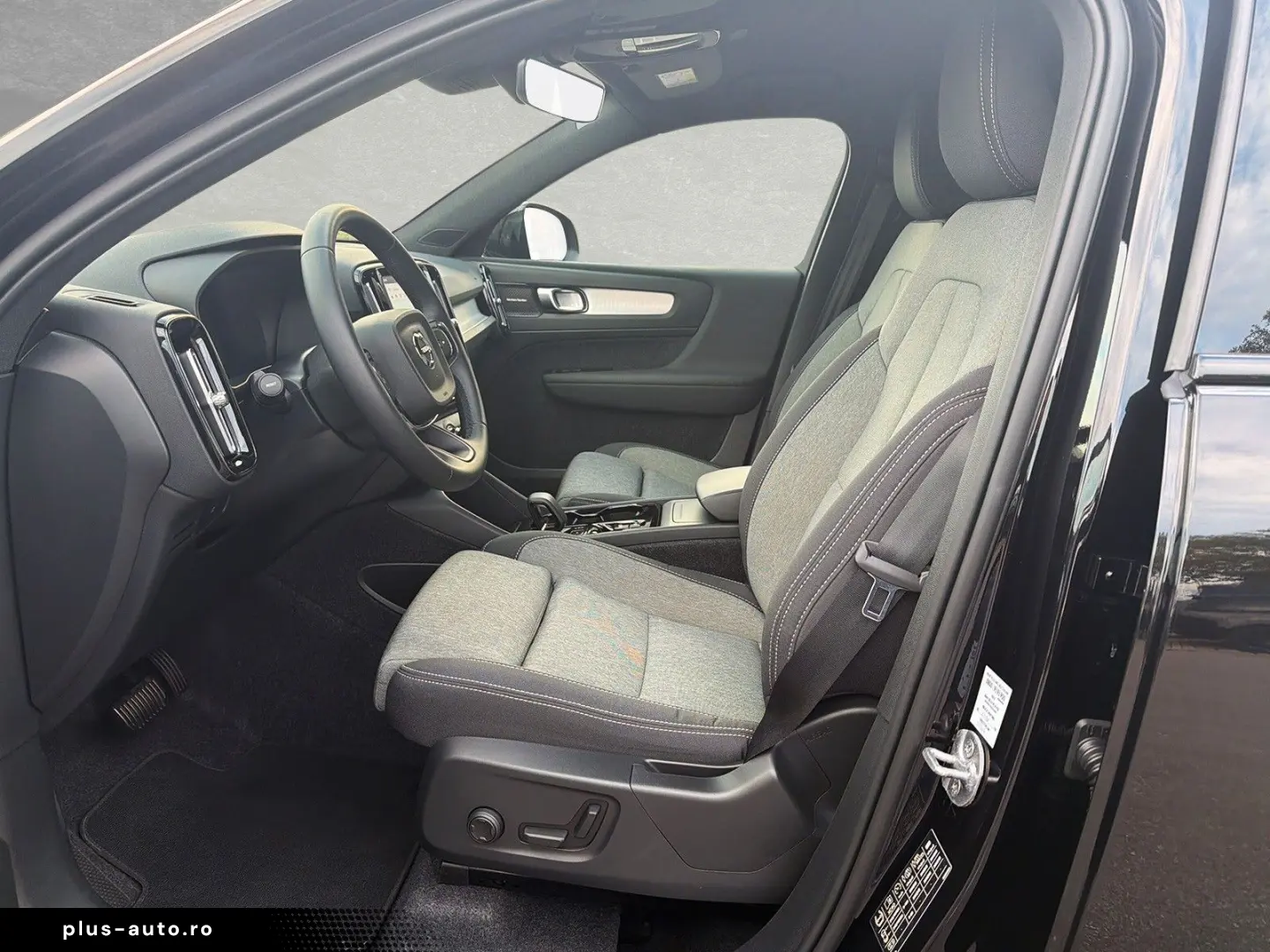 VOLVO XC40 B3 Mild-Hybrid Plus Black Edition LED