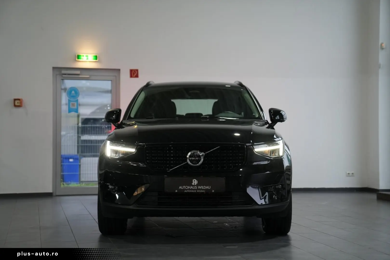 VOLVO XC40 Plus Dark 2WD  AUT MEM H&K LED ACC 360