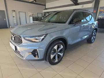 VOLVO XC40 B4 Ultimate Dark AWD ACC BLIS AHK Pano 360