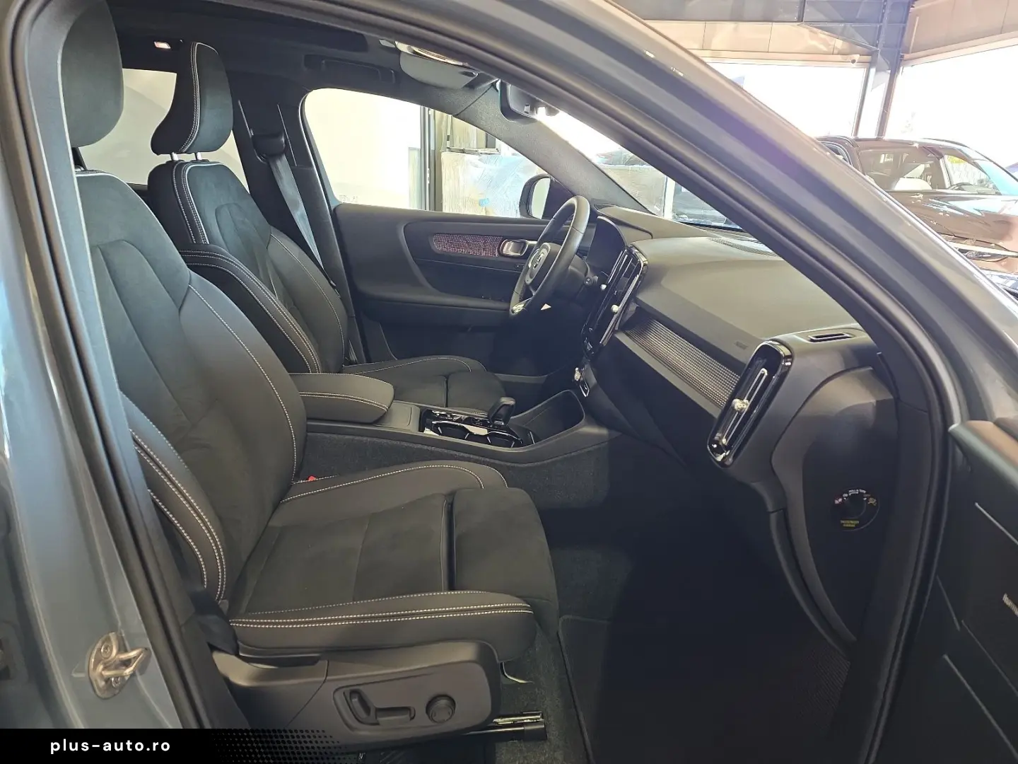 VOLVO XC40 B4 Ultimate Dark AWD ACC BLIS AHK Pano 360