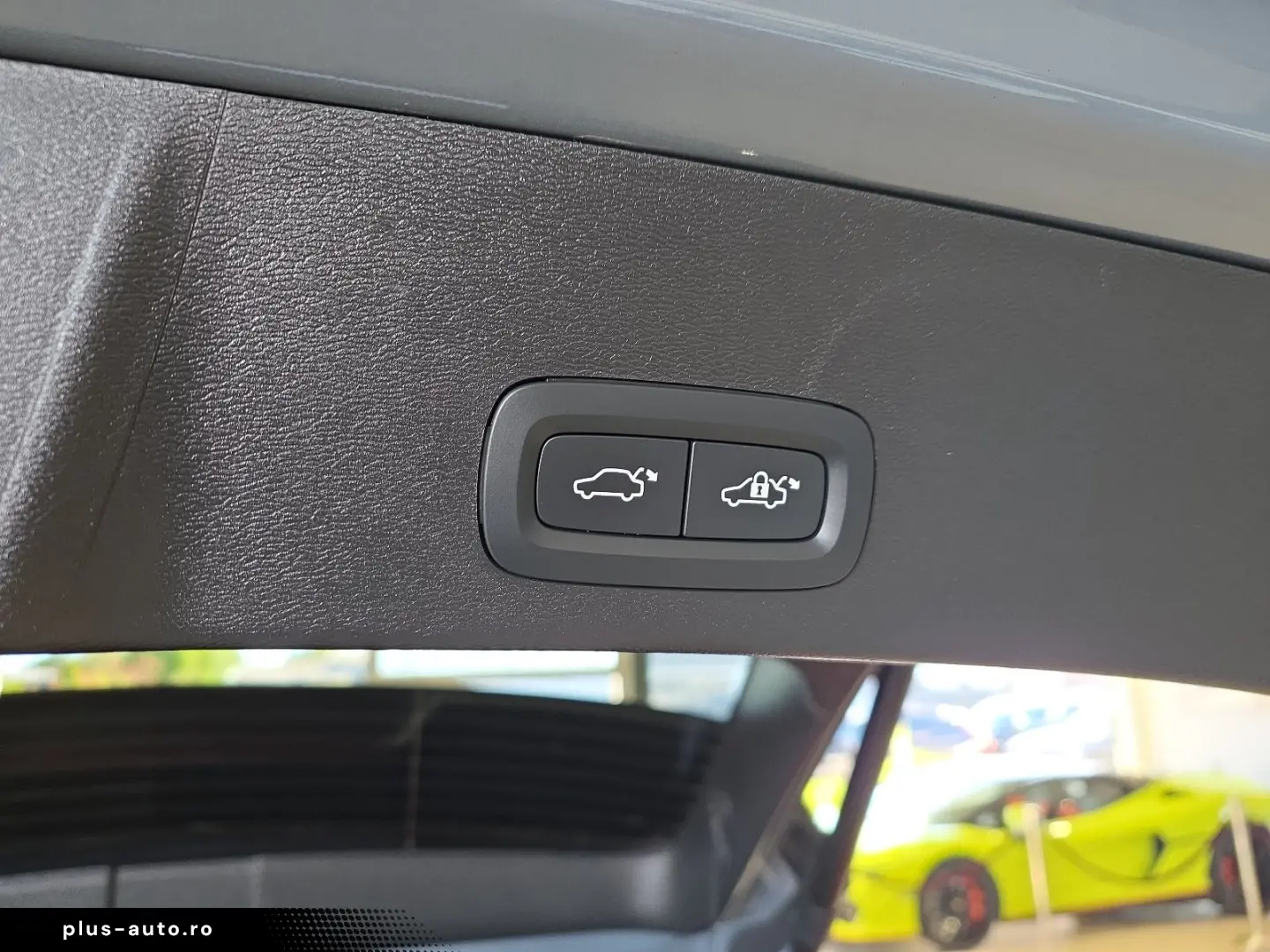VOLVO XC40 B4 Ultimate Dark AWD ACC BLIS AHK Pano 360