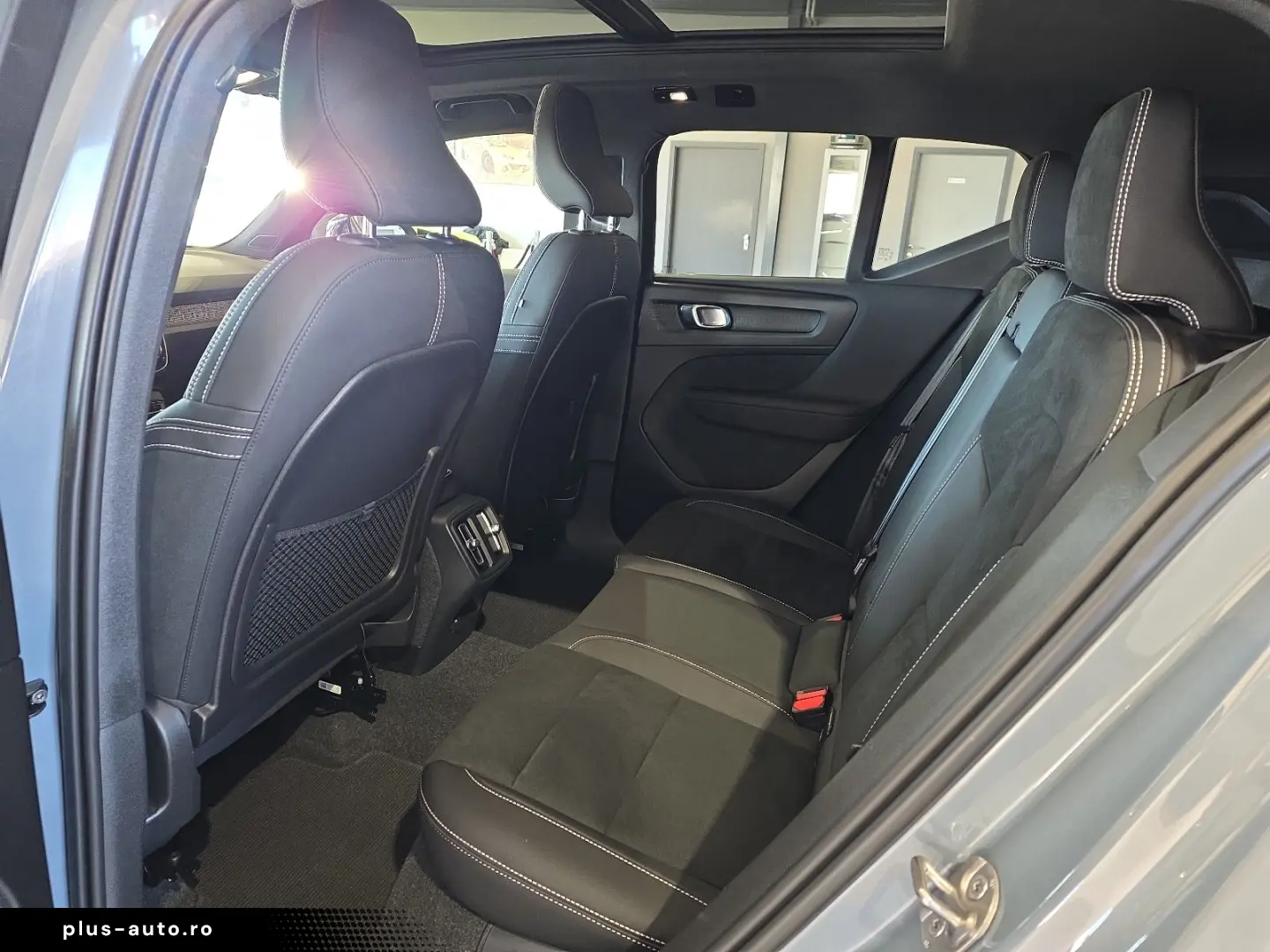 VOLVO XC40 B4 Ultimate Dark AWD ACC BLIS AHK Pano 360