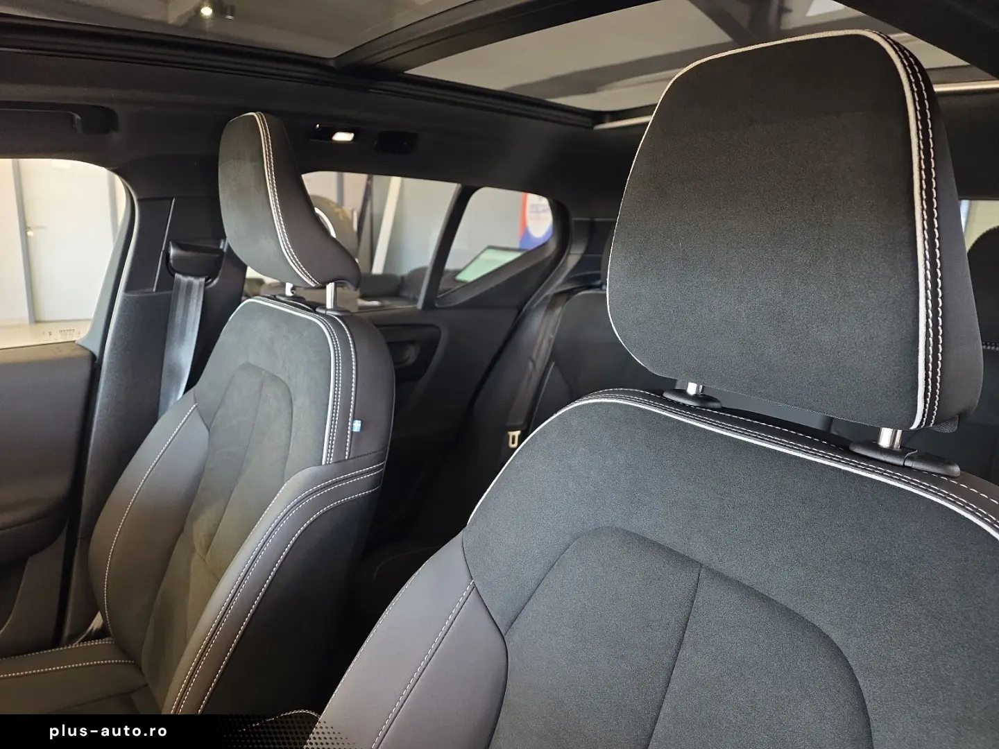 VOLVO XC40 B4 Ultimate Dark AWD ACC BLIS AHK Pano 360