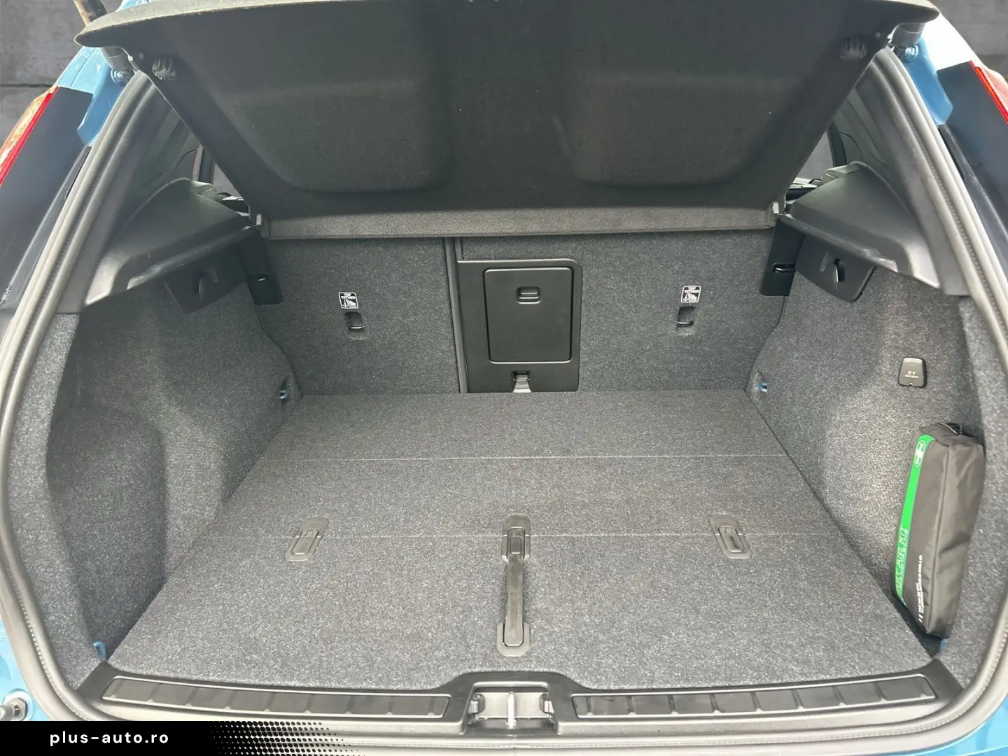 VOLVO XC40 B4 2WD Ultimate Dark