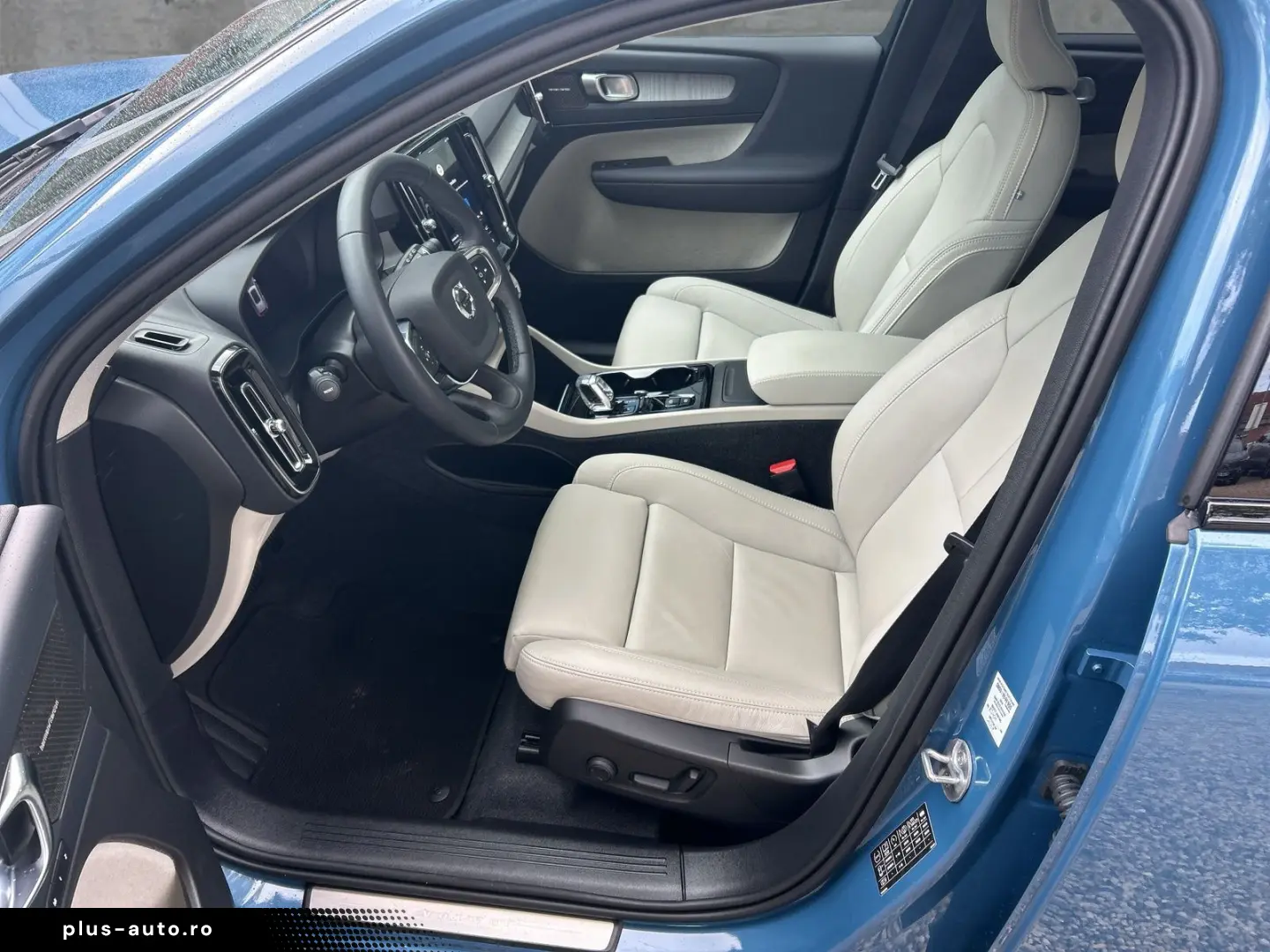 VOLVO XC40 B4 2WD Ultimate Dark