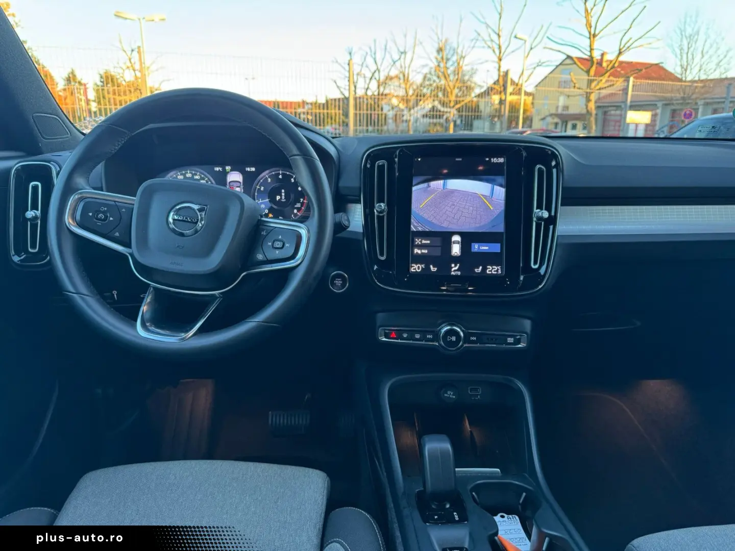 VOLVO XC40   CORE   KAMERA   NAVI   AUT   TEMP   SZH
