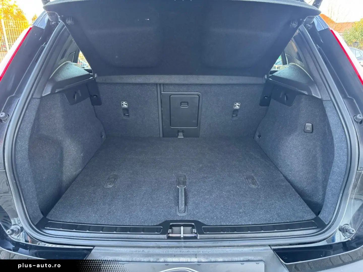 VOLVO XC40   CORE   KAMERA   NAVI   AUT   TEMP   SZH