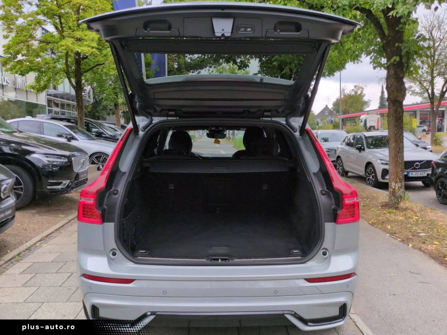 VOLVO XC60 B4 (Benzin) Plus Dark 2WD - ACC 360
