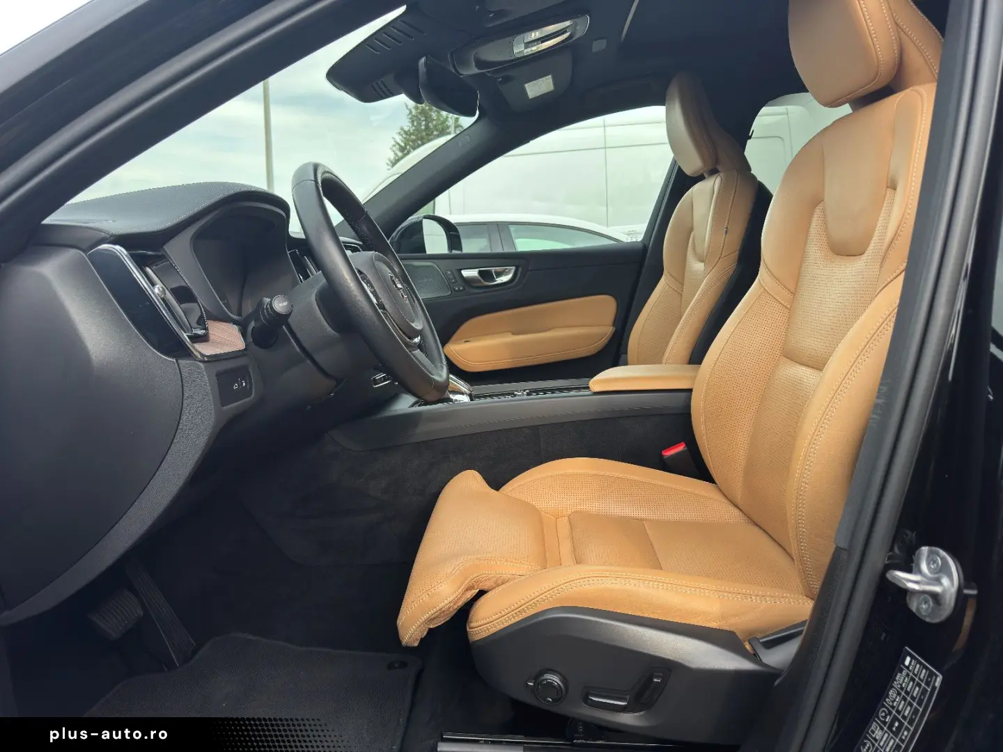 VOLVO XC60 T8 AWD Ultimate Bright FourC Massage HeadUp