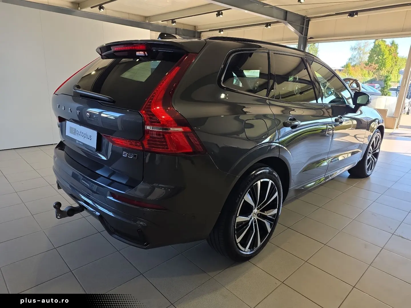 VOLVO XC60 B5 Ultra Dark AWD ACC BLIS FourC AHK 360