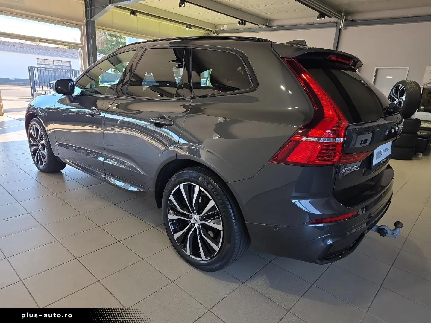 VOLVO XC60 B5 Ultra Dark AWD ACC BLIS FourC AHK 360