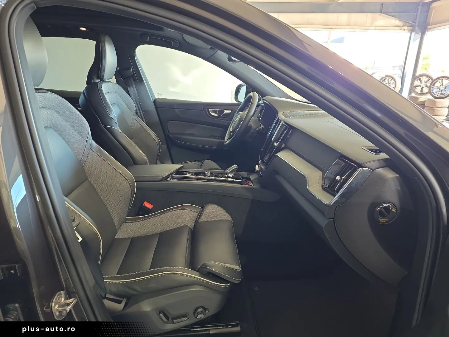 VOLVO XC60 B5 Ultra Dark AWD ACC BLIS FourC AHK 360
