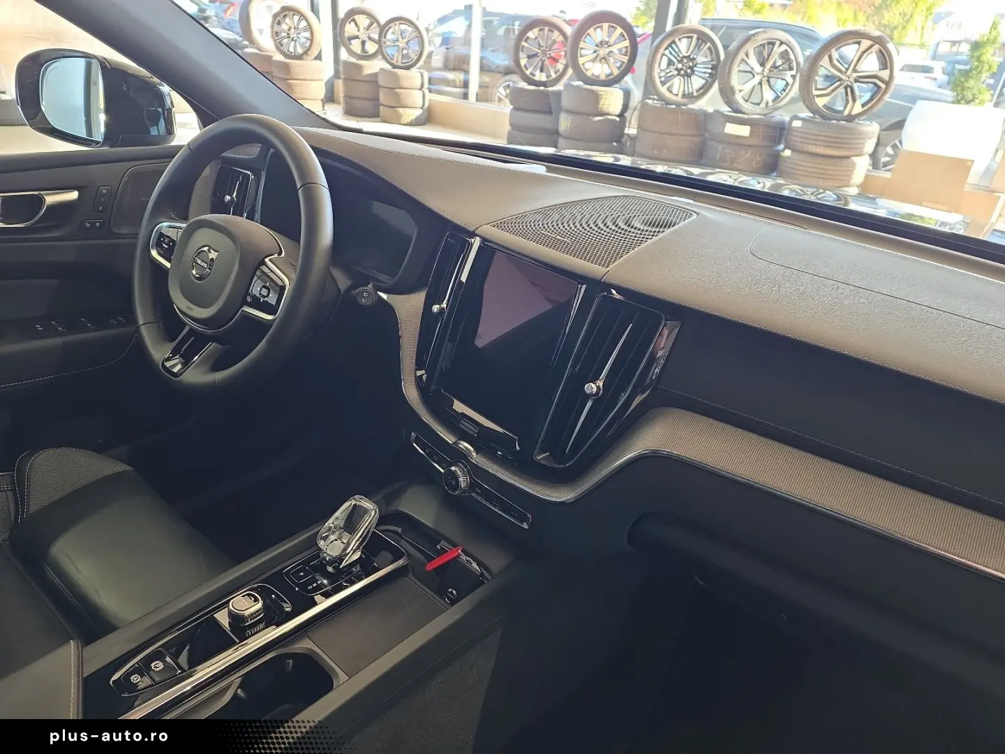 VOLVO XC60 B5 Ultra Dark AWD ACC BLIS FourC AHK 360