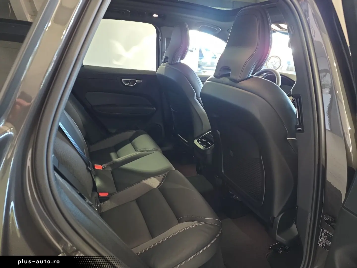 VOLVO XC60 B5 Ultra Dark AWD ACC BLIS FourC AHK 360