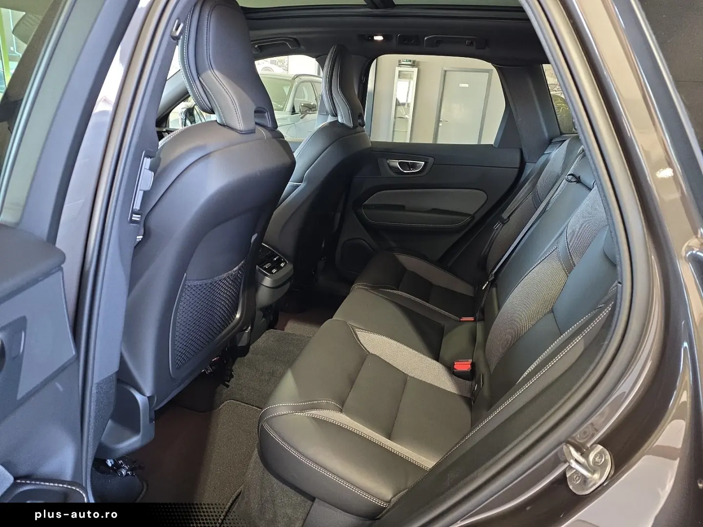 VOLVO XC60 B5 Ultra Dark AWD ACC BLIS FourC AHK 360