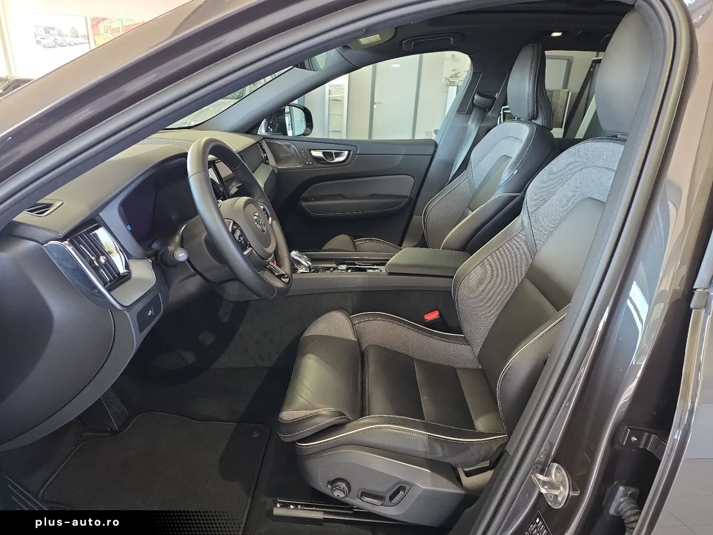 VOLVO XC60 B5 Ultra Dark AWD ACC BLIS FourC AHK 360