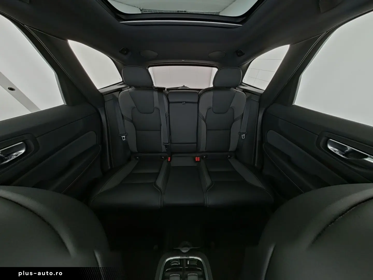 VOLVO XC60 Ultra Dark ACC Pano Business-Paket Pro AHK