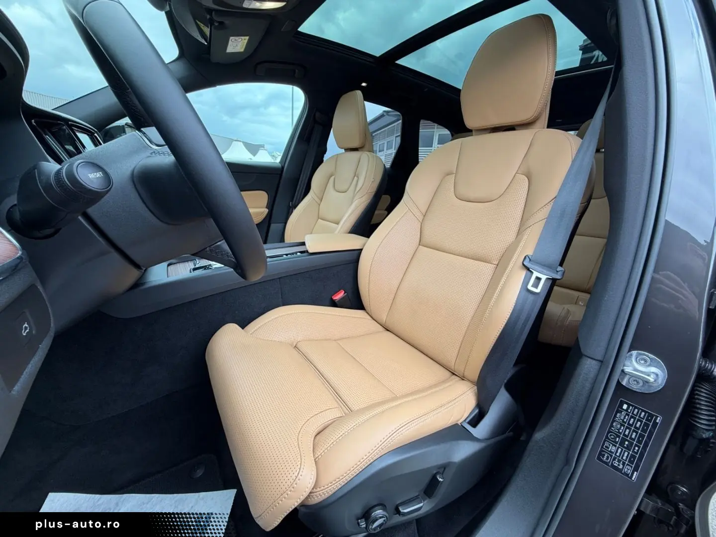VOLVO XC60 B5 Ultimate Dark AWD HUD  StandHZG H&K Luft