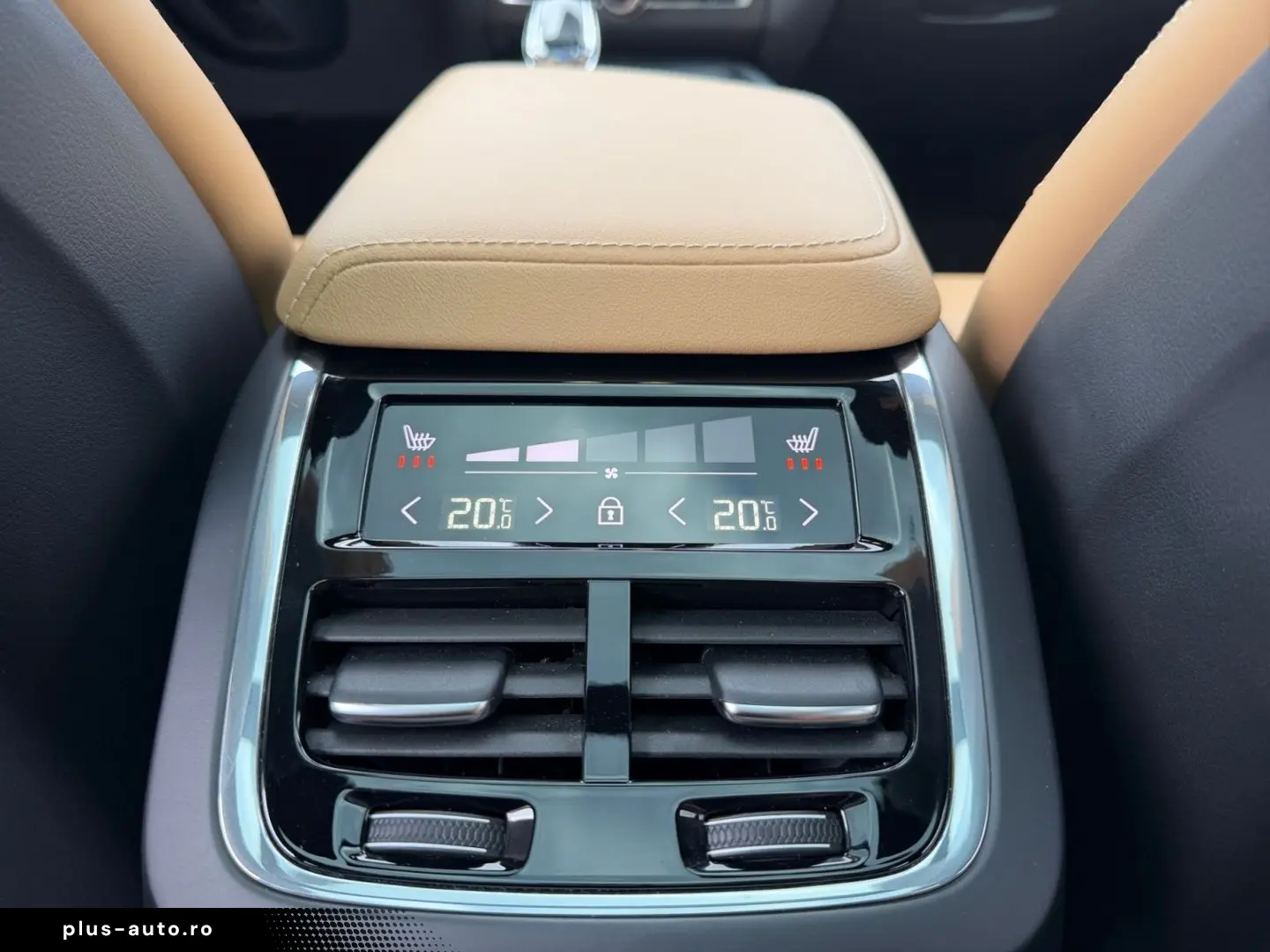 VOLVO XC60 B5 Ultimate Dark AWD HUD  StandHZG H&K Luft