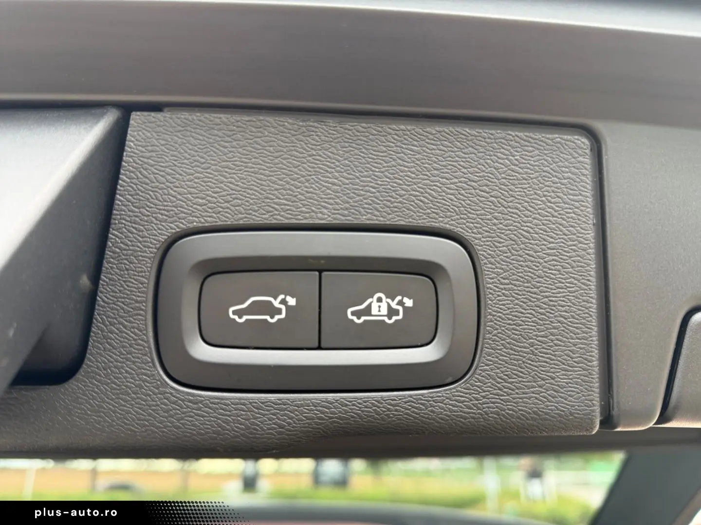 VOLVO XC60 B5 Ultimate Dark AWD HUD  StandHZG H&K Luft
