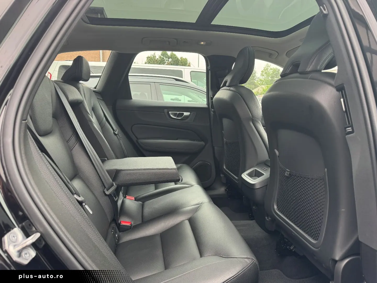 VOLVO XC60 B4 B Plus Dark Pano Google LED 360