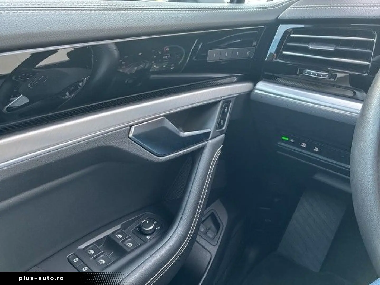 VW Touareg 4 Motion 3.0 TSI e-hybrid NAVI PARKLENKA
